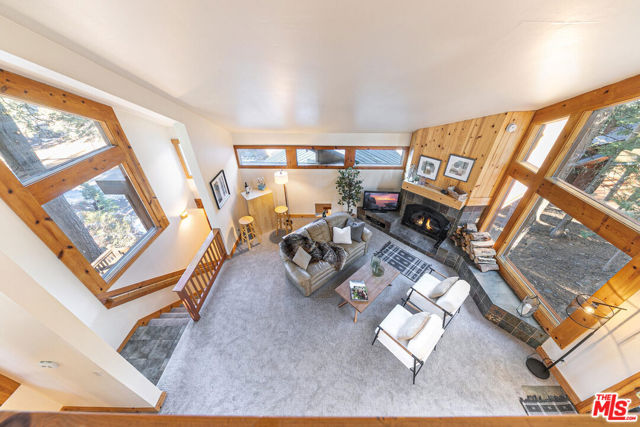 11504 Skislope Way, Truckee CA: https://media.crmls.org/mediaz/ac996ca7-b23a-4afb-b6aa-e987df97ffd2.jpg
