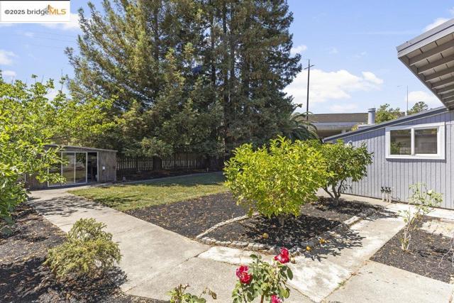 615 Manuel Dr, Novato CA: https://media.crmls.org/mediaz/ac999d75-2cdb-4521-b53f-b6d706272791.jpg