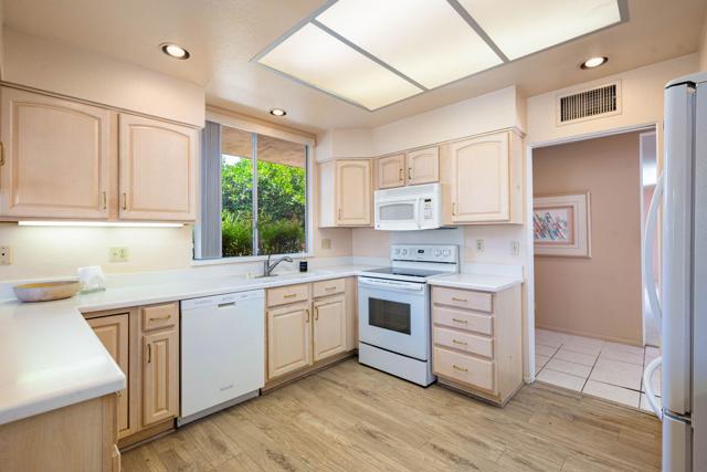 Image 16 of 34 For 76870 Robin Drive