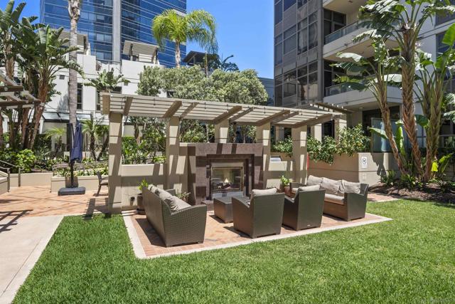 700 W E Street, San Diego CA: https://media.crmls.org/mediaz/ac9b22ae-7185-472a-97e2-abbca583a742.jpg