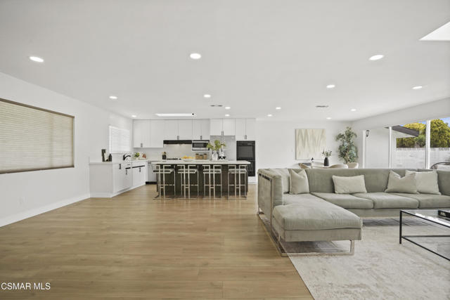 174 Wendy Drive, Thousand Oaks CA: https://media.crmls.org/mediaz/ac9b5fba-313c-4025-bc1e-f7ac7ee4ab7f.jpg