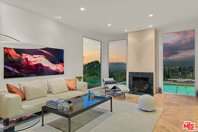 3340 Scadlock Lane, Sherman Oaks CA: https://media.crmls.org/mediaz/ac9b79b1-6e60-448b-bdb4-8ce5f6ff2b24.jpg