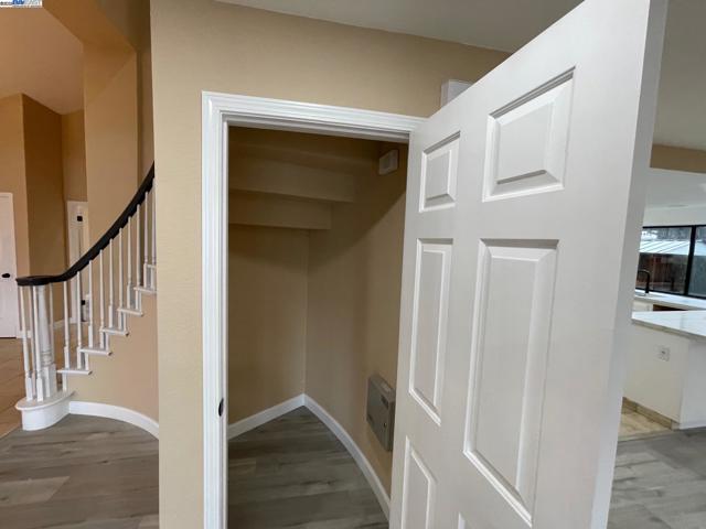 706 Widgeon St, Foster City CA: https://media.crmls.org/mediaz/ac9bbae5-c24b-482a-9ad1-e39e55e6a424.jpg