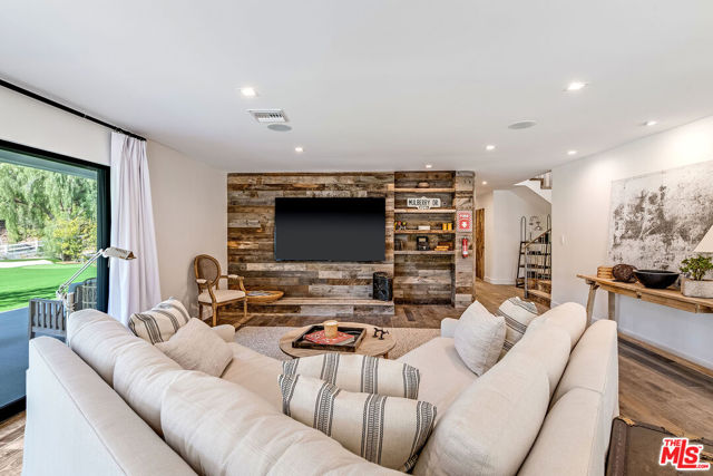 25010 Jim Bridger Road, Hidden Hills CA: https://media.crmls.org/mediaz/ac9be051-006c-42f0-9743-f9f543edeaa7.jpg