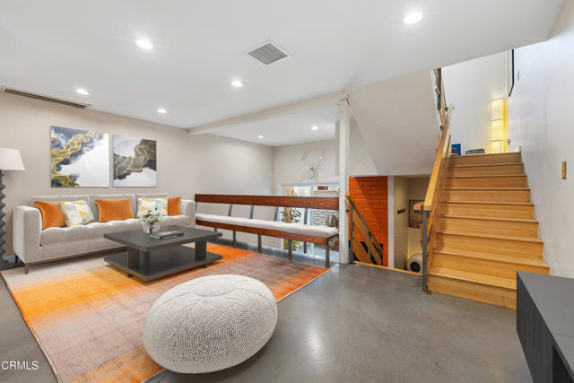 Detail Gallery Image 4 of 47 For 11912 Riverside Dr #20,  Valley Village,  CA 91607 - 2 Beds | 3 Baths