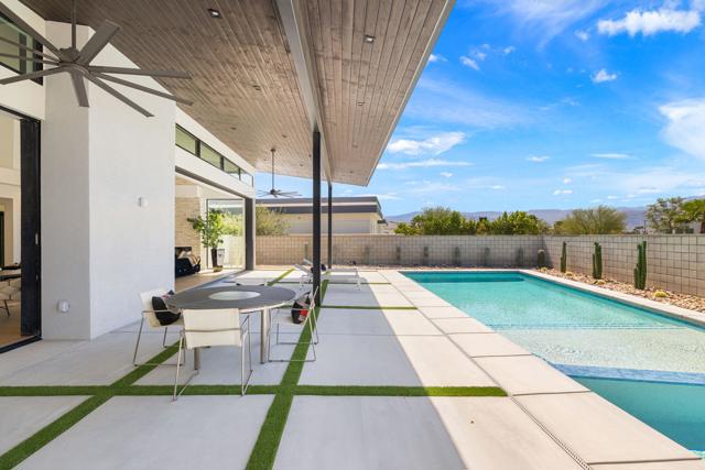 3 Siena Vista Court, Rancho Mirage CA: https://media.crmls.org/mediaz/ac9d12eb-dadc-43d5-acce-f5764b95b85d.jpg