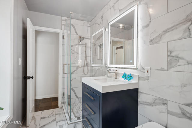 566 Rancho Road, Thousand Oaks CA: https://media.crmls.org/mediaz/ac9d2bb4-3812-4801-bba9-539f69f11109.jpg