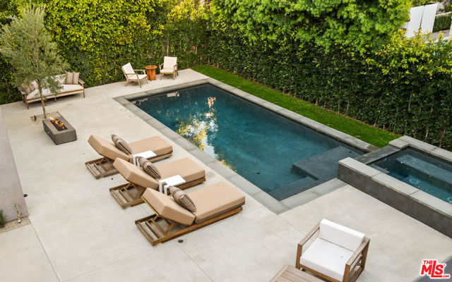 615 23rd Street, Santa Monica CA: https://media.crmls.org/mediaz/ac9d79e3-5ab0-48ec-88d5-c526da482864.jpg