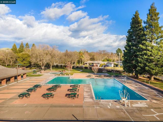46 Saint Mark Ct, Danville CA: https://media.crmls.org/mediaz/ac9d839d-f8bb-4bba-a543-3477ec47f334.jpg