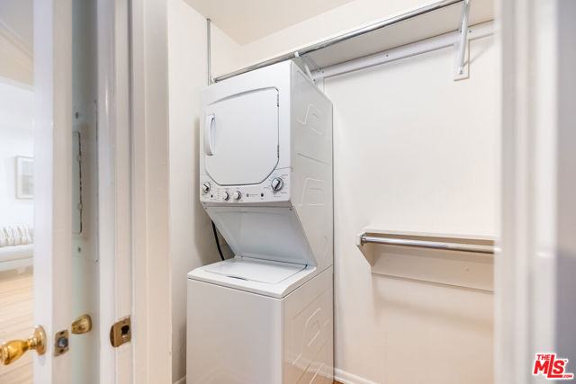914 20Th Street, Santa Monica CA: https://media.crmls.org/mediaz/ac9dc900-66b2-4d0a-89a6-3eae498dc882.jpg