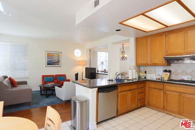 27 Comiso, Irvine CA: https://media.crmls.org/mediaz/ac9dcc34-7b78-4132-87b7-69f1fb509660.jpg
