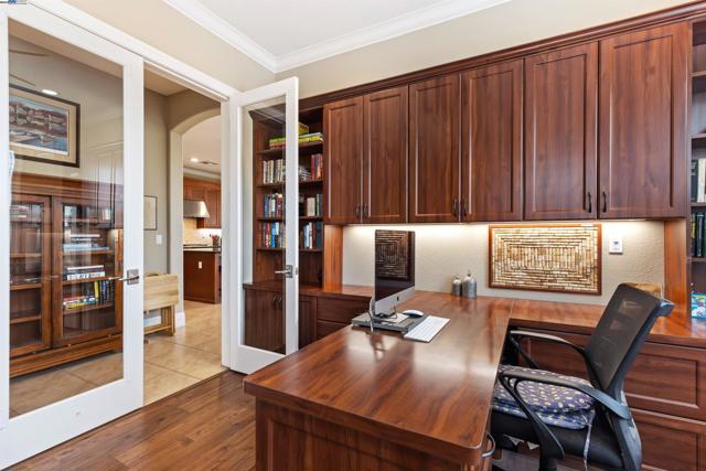 2062 Reserva Ct, Brentwood CA: https://media.crmls.org/mediaz/ac9e1610-e2eb-44d8-92d2-97fe9bbbdc85.jpg