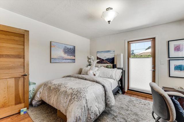 522 Oak Drive, Capitola CA: https://media.crmls.org/mediaz/ac9e92be-1c6f-45f5-acf2-3dffbe68e844.jpg