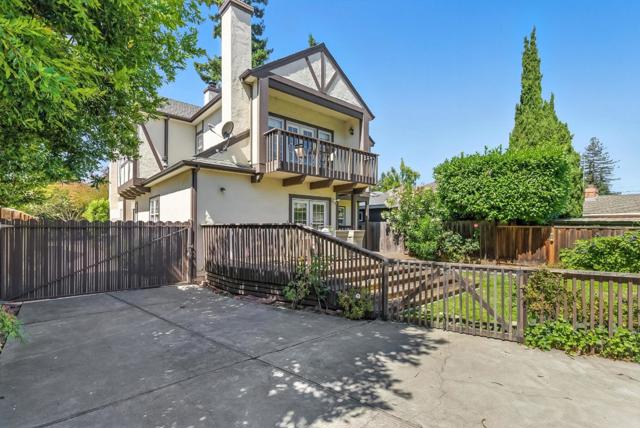 158 Oakdale Street, Redwood City CA: https://media.crmls.org/mediaz/aca065f0-d3d6-479d-9fe5-81e6b31a81a1.jpg