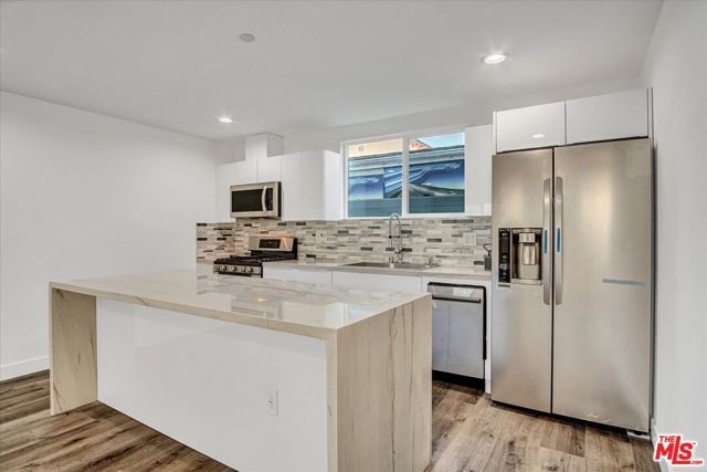 2419 S Cochran Avenue, Los Angeles CA: https://media.crmls.org/mediaz/aca0eb92-6faf-4d08-b46c-ee3cd0b18c84.jpg