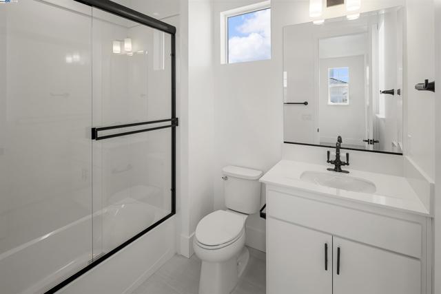 16 Grey Whale Place, Bethel Island CA: https://media.crmls.org/mediaz/aca126f9-bbae-4431-941d-a012398e07b8.jpg