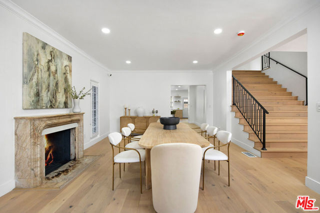 832 S Plymouth Boulevard, Los Angeles CA: https://media.crmls.org/mediaz/aca20355-8011-453f-a0cc-1fc180ae3c1f.jpg