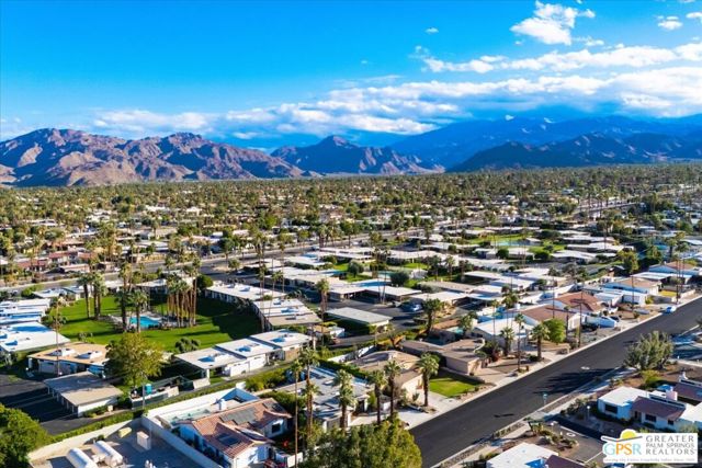 45864 Shadow Mountain Drive, Palm Desert CA: https://media.crmls.org/mediaz/aca21362-7a96-4753-a4fd-ce7bee1a823c.jpg