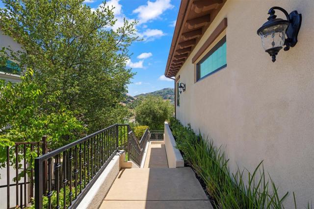 21 Bigleaf Road, Orinda CA: https://media.crmls.org/mediaz/aca27850-c1c2-4e73-a515-cdc0343621bc.jpg