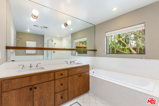 4229 Elmer Avenue, North Hollywood CA: https://media.crmls.org/mediaz/aca2bb20-8680-4941-86ff-731f609a9926.jpg