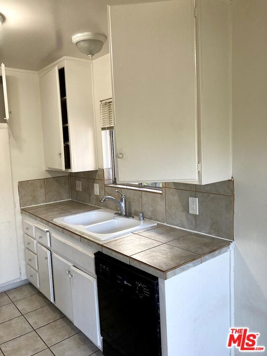 1338 14TH Street, Santa Monica CA: https://media.crmls.org/mediaz/aca2d0dd-190f-4a83-92df-7a252d3582b2.jpg
