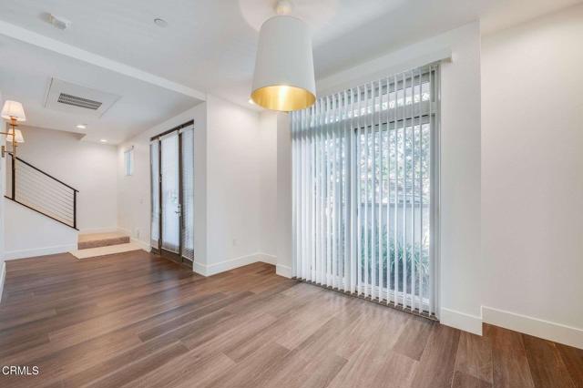 239 S Marengo Avenue, Pasadena CA: https://media.crmls.org/mediaz/aca2efe1-73b4-4427-aa51-e0b80c586465.jpg