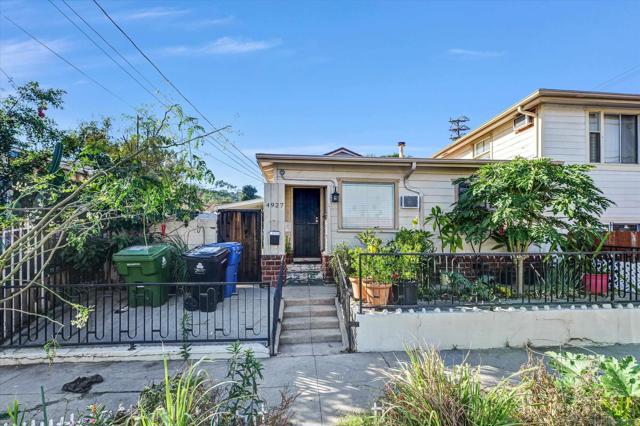 4927 Ellenwood Drive, Los Angeles CA: https://media.crmls.org/mediaz/aca34177-b820-4cf5-ba4e-f11591a8edb8.jpg