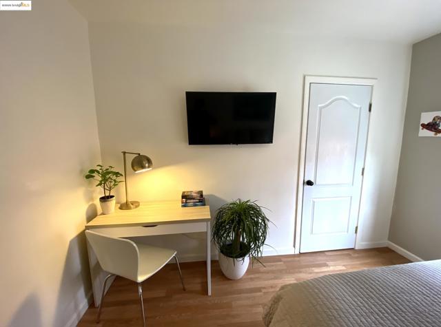 2775 E 21St St, Oakland CA: https://media.crmls.org/mediaz/aca3740b-a555-4dea-9a05-257eb3b90b6e.jpg