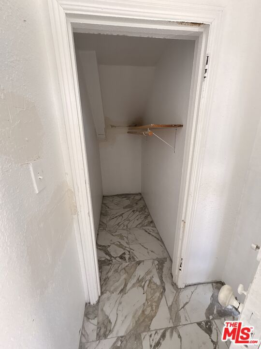 2320 W 25th Street, Los Angeles CA: https://media.crmls.org/mediaz/aca41bcf-dec2-4755-8885-44b1824d9ef4.jpg