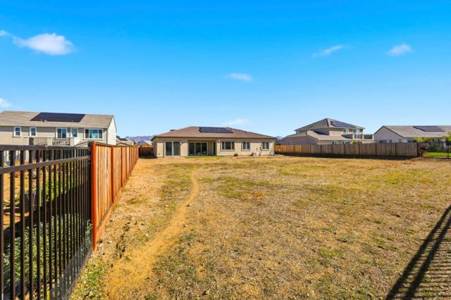 208 Luna Way, Hollister CA: https://media.crmls.org/mediaz/aca4ed3f-2612-432b-9367-0d633c9a2309.jpg