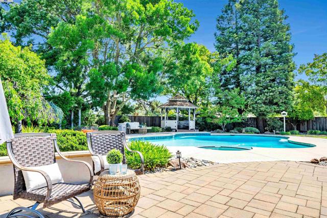 216 Salamanca Ct, San Ramon CA: https://media.crmls.org/mediaz/aca52e4a-f1f4-403f-bd95-0c0edc321eed.jpg