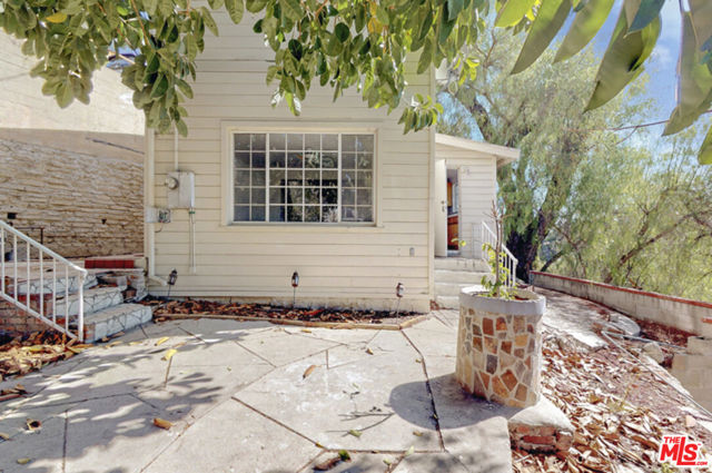 627 Dimmick Drive, Los Angeles CA: https://media.crmls.org/mediaz/aca58cc0-b0c4-444f-979c-e86c721df6b0.jpg