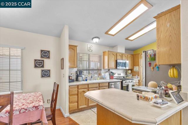 193 Maureen Cir, Bay Point CA: https://media.crmls.org/mediaz/aca59e26-cd45-4537-a927-3c2bf3e99a62.jpg
