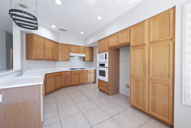 44950 Calle Santa Barbara, La Quinta CA: https://media.crmls.org/mediaz/aca6383a-86d0-45ba-8dfa-9ea1b48f688a.jpg