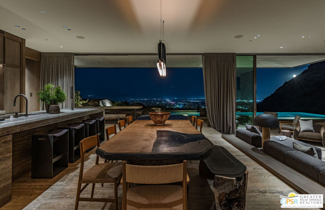 2215 Vista Distancia Court, Palm Springs, CA 92262
