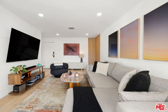 7300 Franklin Avenue, 554
