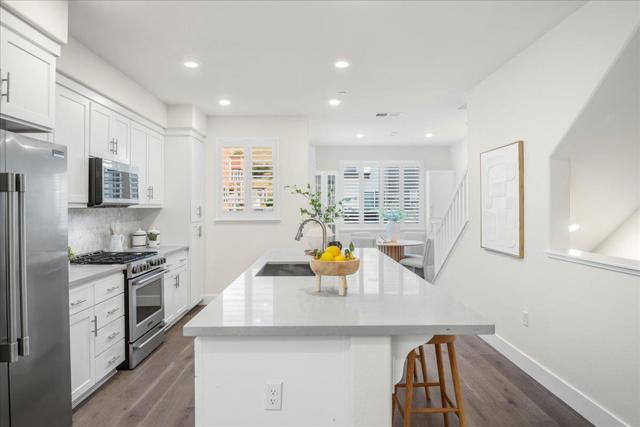 29333 Hub Court, Hayward CA: https://media.crmls.org/mediaz/aca6e94c-79c9-4c65-9cce-f7662e541dfb.jpg