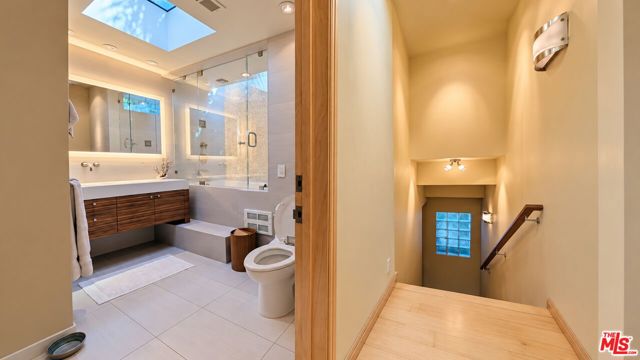 13523 Hartland Street photo 29