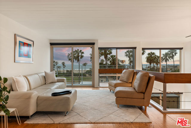 6624 Vista Del Mar, Playa del Rey CA: https://media.crmls.org/mediaz/aca7fae3-dc01-410c-a4f4-f5e01993f027.jpg
