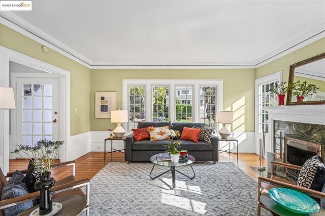 61 Wildwood Ave, Piedmont CA: https://media.crmls.org/mediaz/aca85fea-1512-4b32-af1f-d5265e5f9ef4.jpg