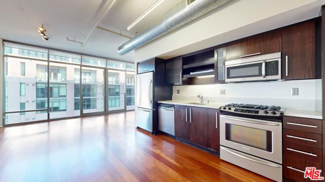 1100 Hope Street, Los Angeles, California 90015, 1 Bedroom Bedrooms, ,1 BathroomBathrooms,Condominium,For Sale,Hope,24402485