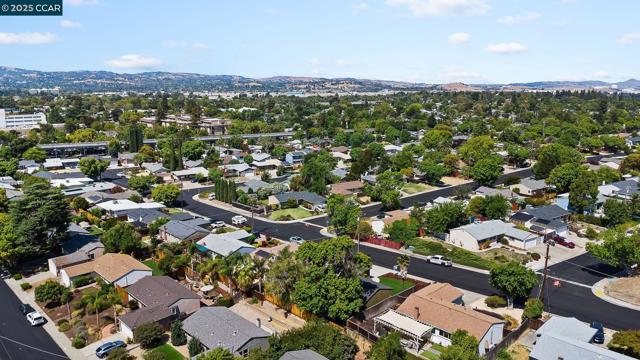 2425 Jerilynn Dr, Concord CA: https://media.crmls.org/mediaz/aca8a3a1-2e02-4405-9e1c-142cfda11187.jpg
