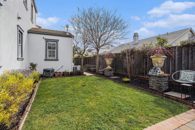 1049 S WEDGEWOOD DR, San Ramon CA: https://media.crmls.org/mediaz/aca8a4ca-9614-4c6d-a95e-55ae2fcfeb67.jpg