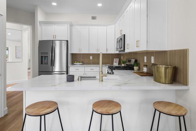 718 Lockwood Place, Oceanside CA: https://media.crmls.org/mediaz/aca8de47-a9b3-4eb4-ae41-a8873c993116.jpg