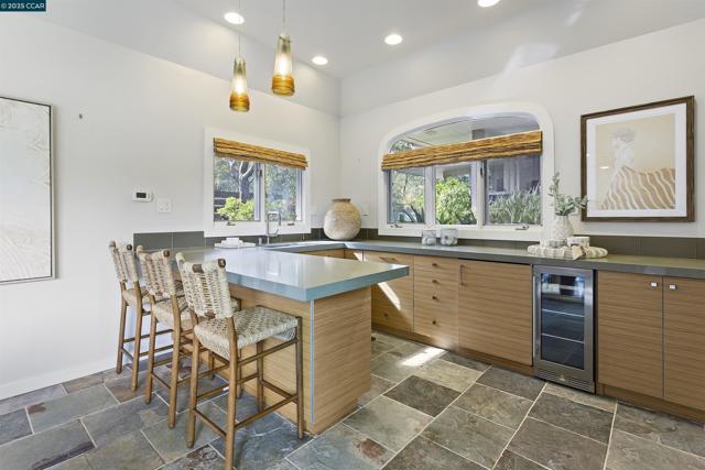 1121 Estates Dr, Lafayette CA: https://media.crmls.org/mediaz/aca8f215-ec03-4b45-9b51-0495b22f80ea.jpg