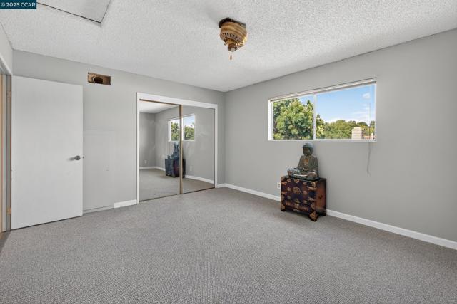 2173 Madrone Dr, Fairfield CA: https://media.crmls.org/mediaz/aca96ee2-f030-4b43-8421-5b9de3b2bf7f.jpg