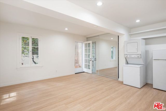 6612 Emmet Terrace, Los Angeles CA: https://media.crmls.org/mediaz/aca98c8e-4228-4c21-9fd5-041d5cee1fc6.jpg