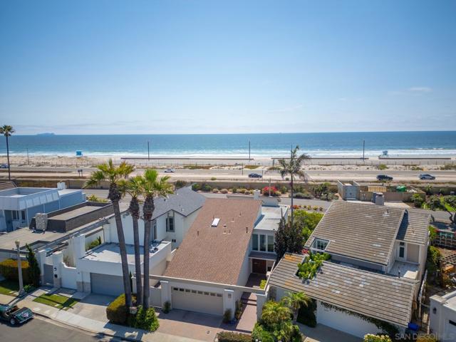 54 Half Moon Bend, Coronado CA: https://media.crmls.org/mediaz/aca9cd0a-5c4b-4315-8848-8efe452ab929.jpg