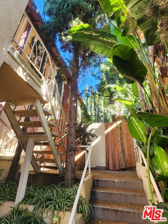 620 Acanto Street, Los Angeles CA: https://media.crmls.org/mediaz/acab2685-aa5d-47bf-831e-f93ffcb95d70.jpg