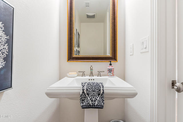 Detail Gallery Image 7 of 58 For 4126 Harbour Island Ln, Oxnard,  CA 93035 - 4 Beds | 3/1 Baths